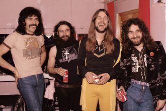 Black Sabbath em 1973. Crédito: Watal Asanuma/Shinko Music/Getty Images.