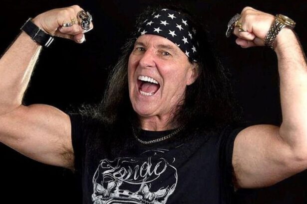 Dave Evans / AC/DC. Crédito: Divulgação.