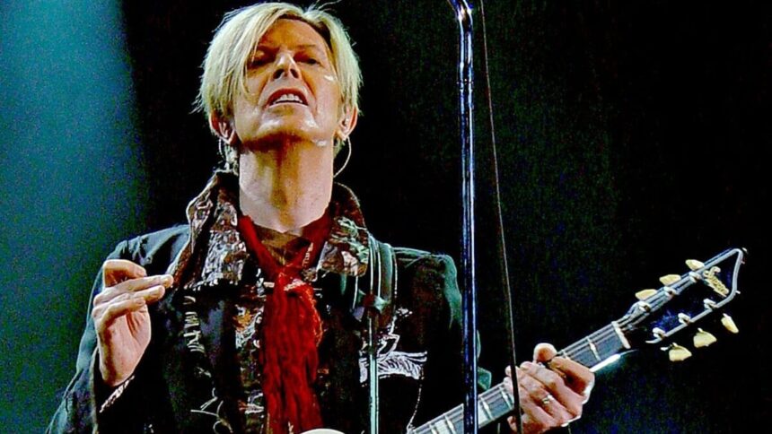 David Bowie. Foto: David Bowie Facebook / Blamsnap.