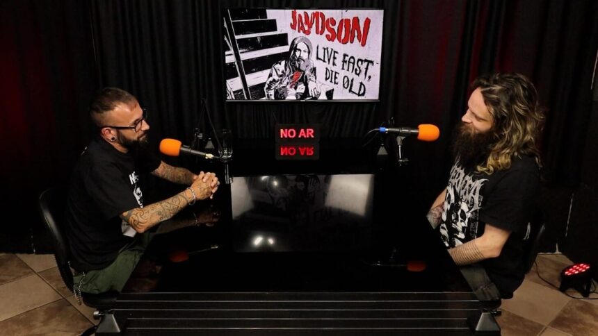 Foto: Jornalista Homero Pivotto Jr e Jaydson. Crédito: Imagem retirada do podcast.