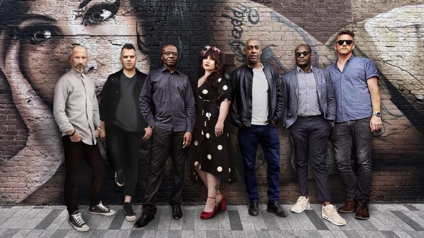 Foto: Banda original Amy Winehouse. Crédito: Bang Showbiz.