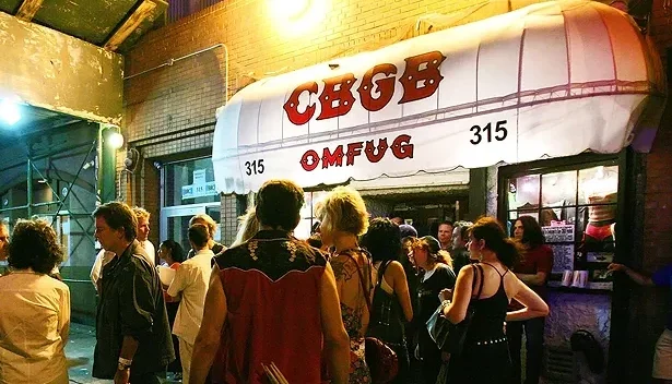 O CBGB em seu lugar original. Crédito: Scott Gries / Getty Images