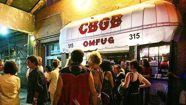 O CBGB em seu lugar original. Crédito: Scott Gries / Getty Images