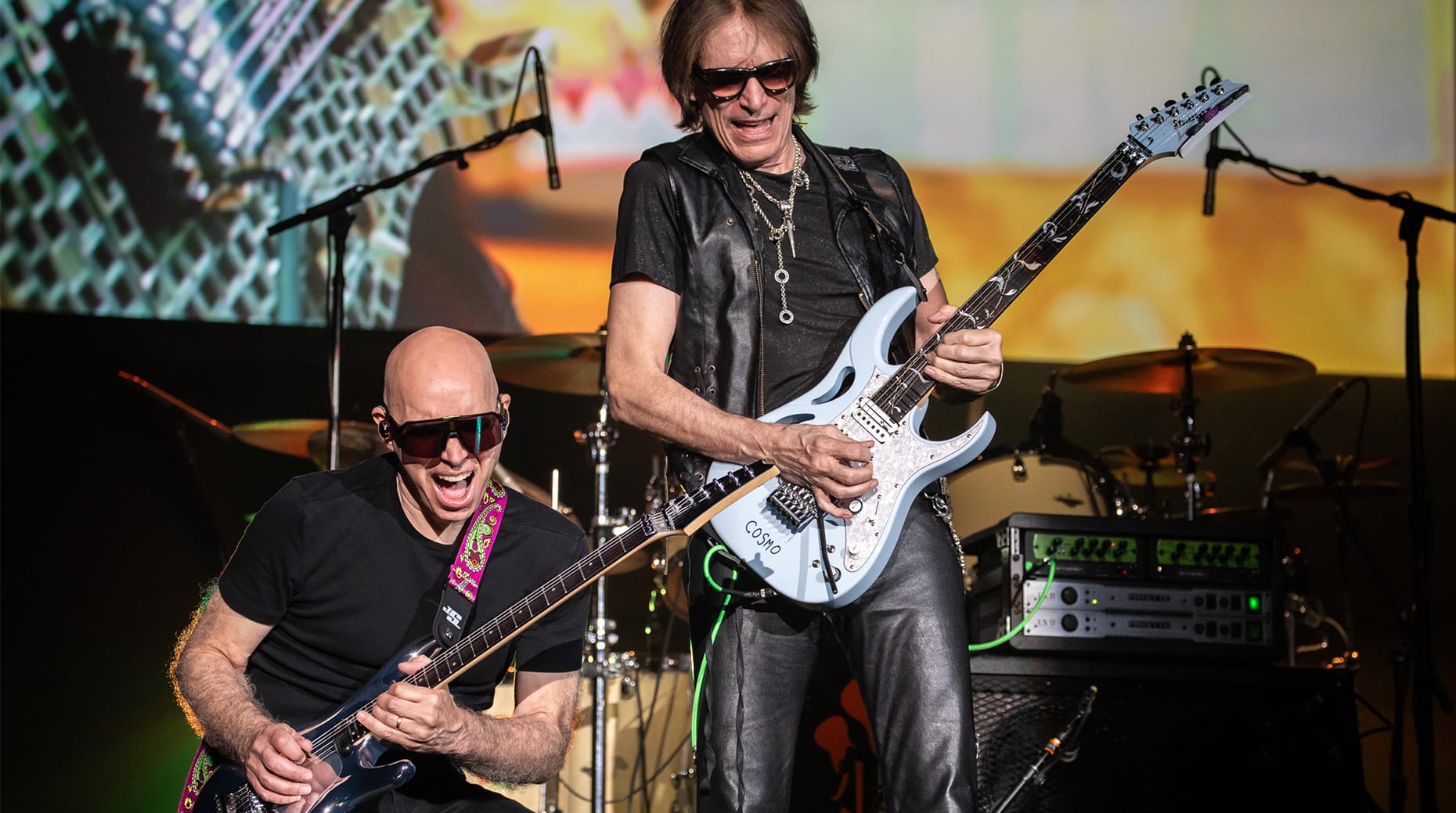Joe Satriani/Steve Vai. Crédito: Jon Luini.