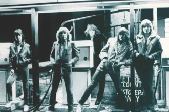 UFO - Capa de No Place To Run.