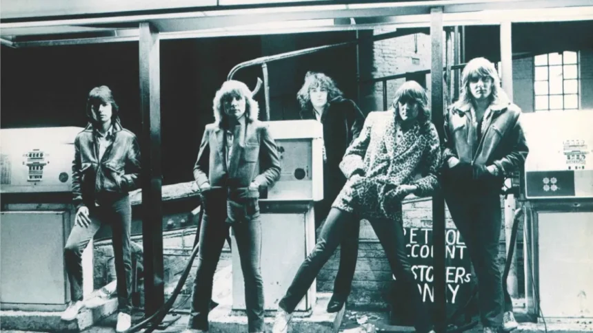 UFO - Capa de No Place To Run.