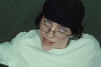 Foto: Billie Eilish. Crédito: Clipe Birds Of A Feather.