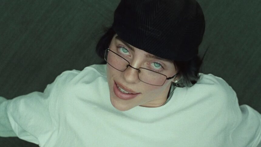 Foto: Billie Eilish. Crédito: Clipe Birds Of A Feather.