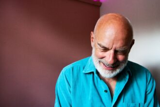 Brian Eno. Crédito: Cecily Eno.