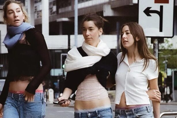 Haim / Take Me Back. Crédito: Reprodução Youtube.