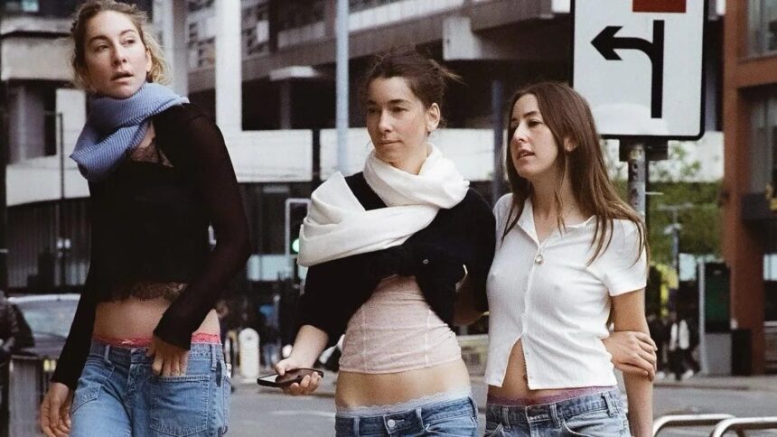 Haim / Take Me Back. Crédito: Reprodução Youtube.