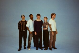 Turnstile. Crédito: Atiba Jefferson.