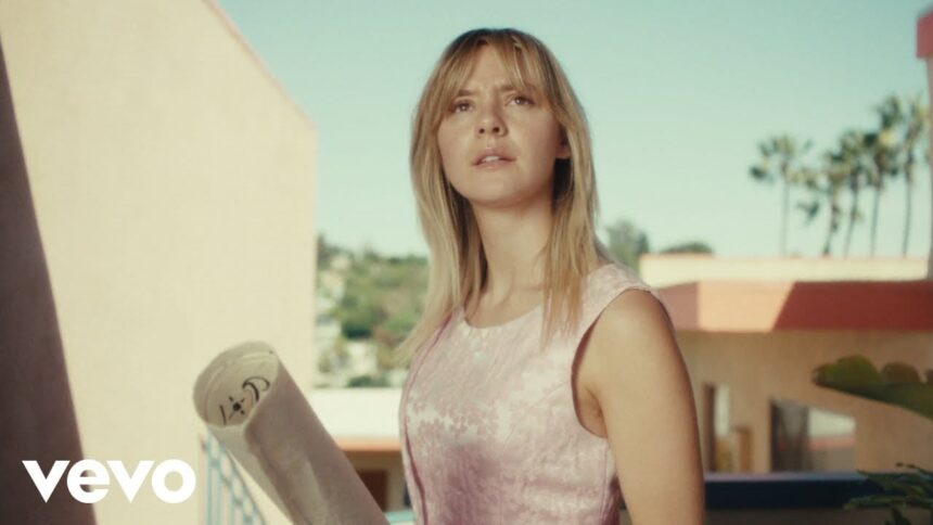 Foto: Dora Jar. Crédito: Clipe The Exeplorer.