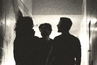 Foto: Zambrotta. Crédito: Xapa do single "E Eu Sei Lá".