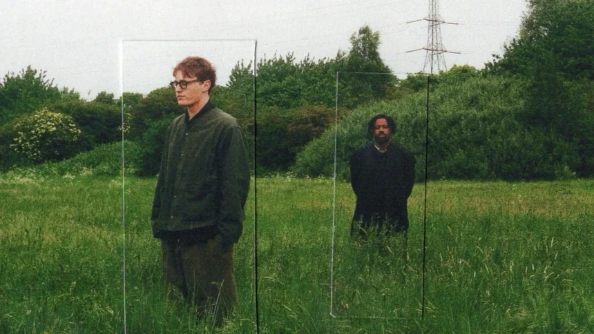 Oscar Farrell e Sampha. Crédito: Clipe "Dream Therapy".