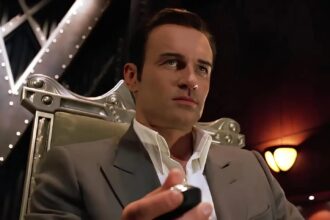 Julian McMahon Foto; Reprodução