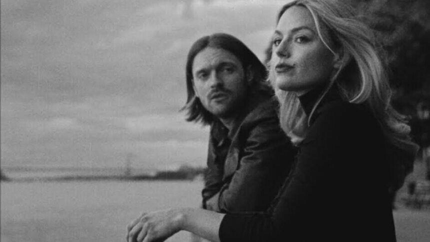 The Favors (FINNEAS & Ashe). Crédito: Clipe de The Hudson.