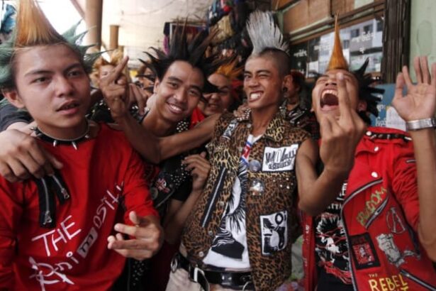 Fãs de punk no festival Thingyan, em Yangon na Birmânia. Crédito: Reuters.