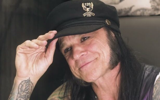 Chuck Garric. Foto: Reprodução Youtube.