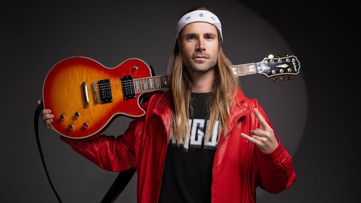 Tanguy levanta a bandeira do rock puro em primeiro single