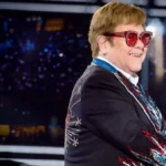 Elton John. Foto: Reprodução/Disney+.