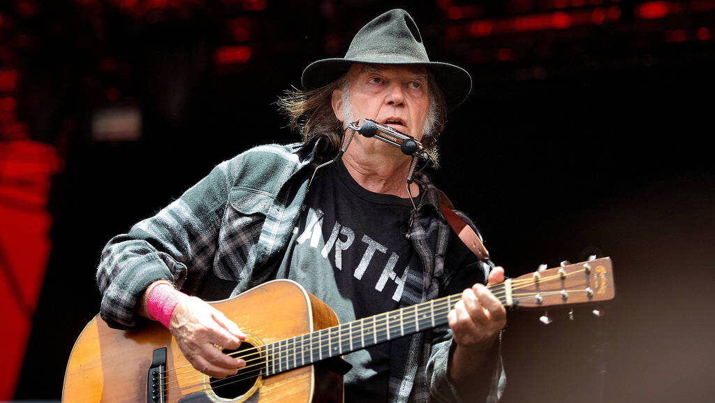 Neil Young lança ‘Big Crime’, single de ataque a Trump