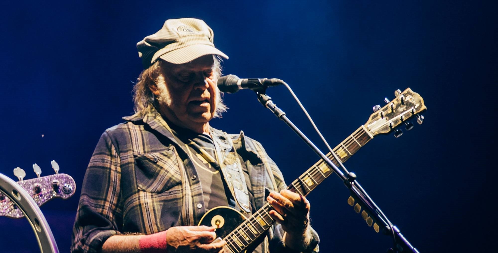 Neil Young ataca Donald Trump em vídeo ‘As Time Explodes’