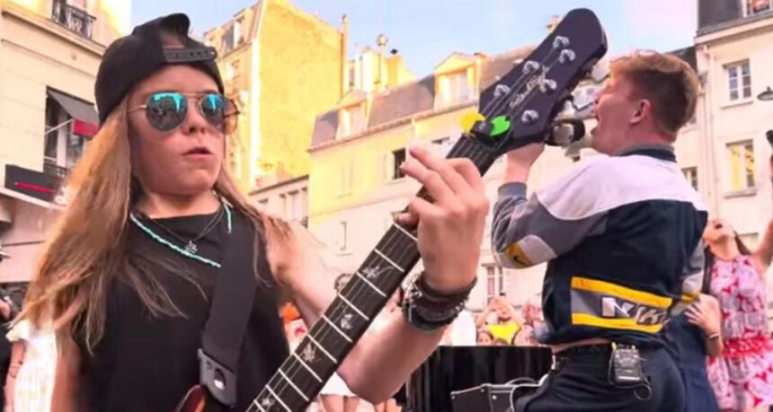 Bohemian Rhapsody fash mob em Paris. Crédito. Youtube.