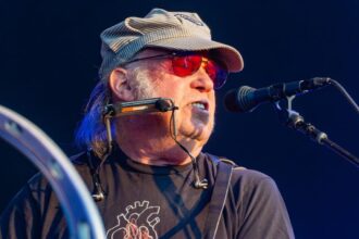 Neil Young. Crédito: Raph Pour-Hashem.