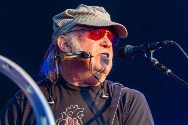 Neil Young. Crédito: Raph Pour-Hashem.