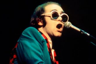 Elton John. Foto: Reprodução/Facebook.