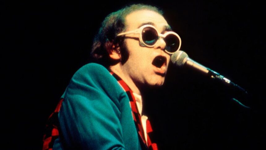 Elton John. Foto: Reprodução/Facebook.