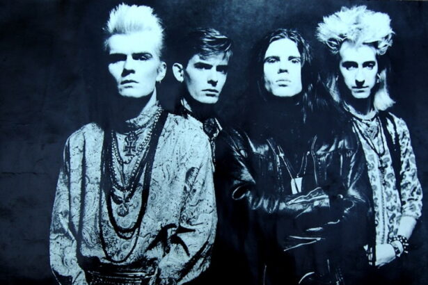 The Cult - Love. Foto: Contracapa interna do disco.