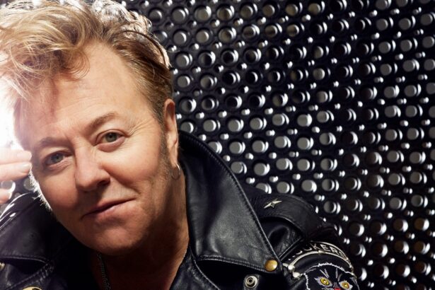 Brian Setzer/Stray Cats. Foto: Reprodução Facebook.
