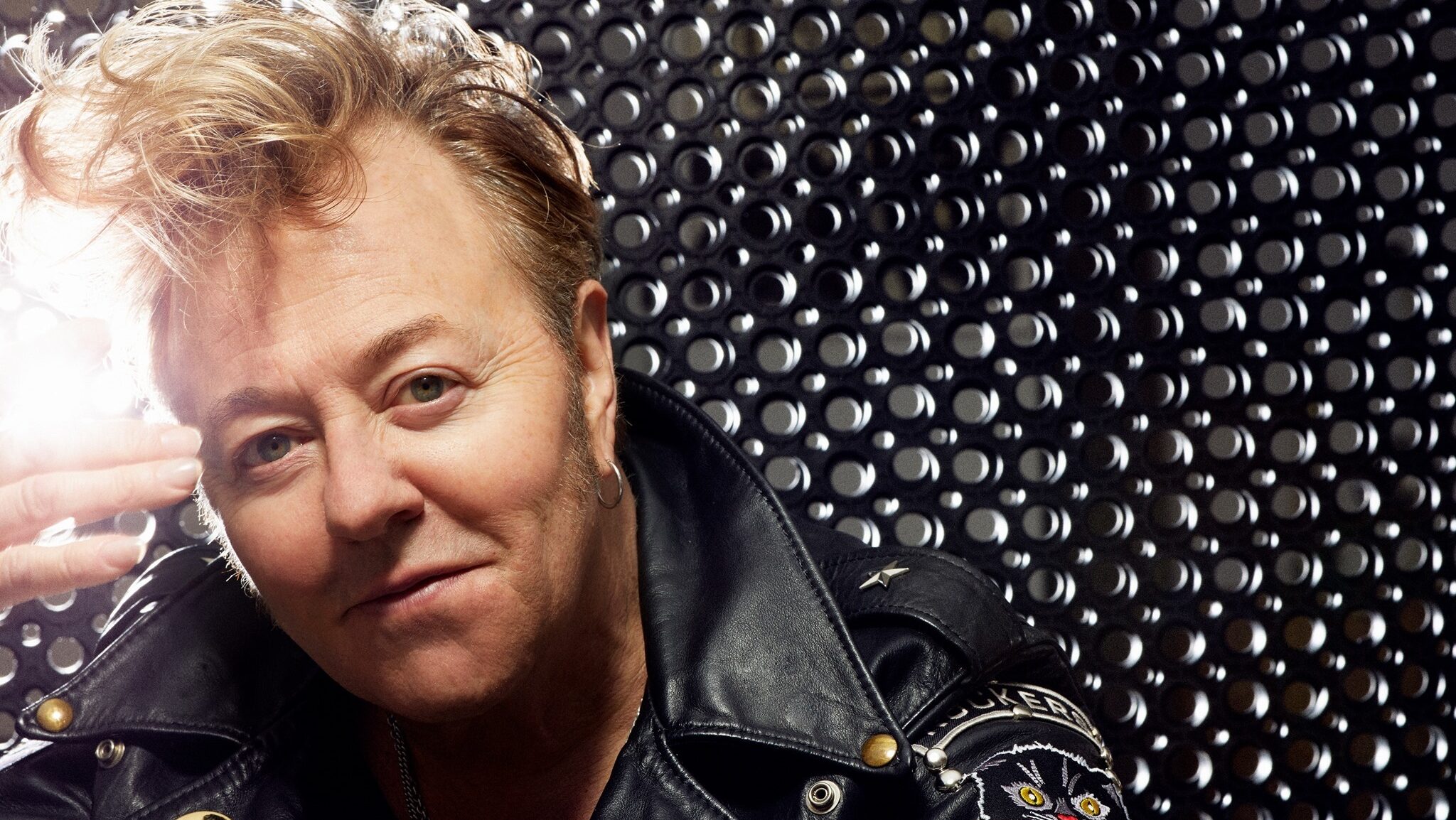 Brian Setzer/Stray Cats. Foto: Reprodução Facebook.