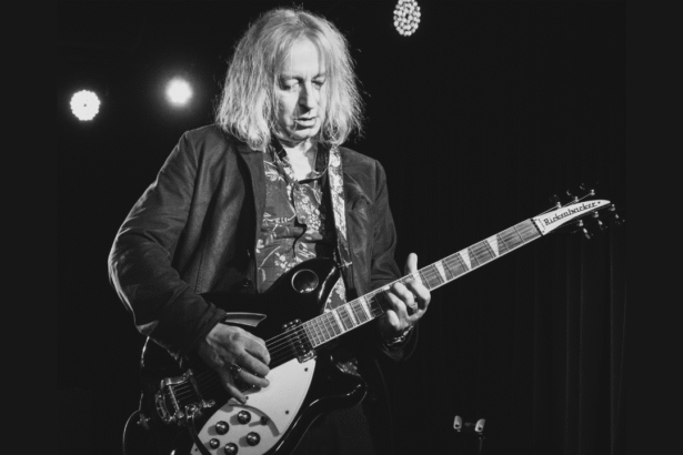 Peter Buck. Foto: Reprodução.