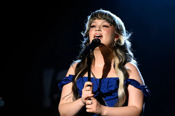 Lola Young. Foto: Todd Owyoung/NBC/Getty Images.