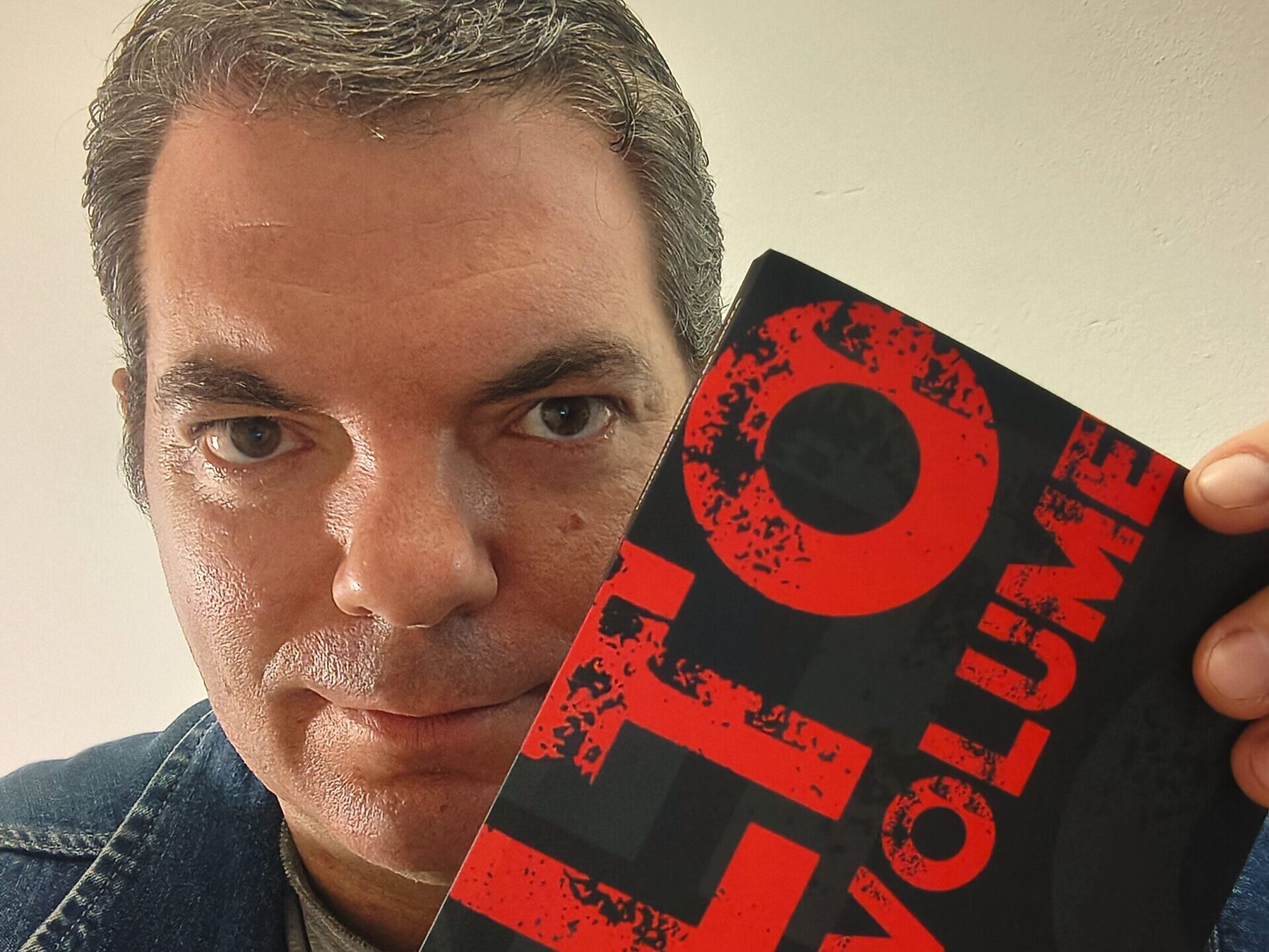 Henrique Inglez de Soula lança livro com bastidores e conversas com ícones do rock