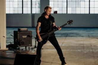 Mike Dirnt / Green Day. Foto: Gibson/Reprodução.