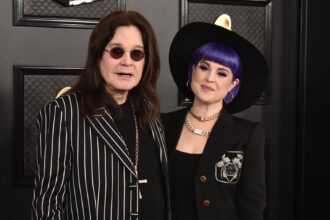 Ozzy e Kelly Osbourne. Crédito: David Crotty/Patrick McMullan via Getty Images.