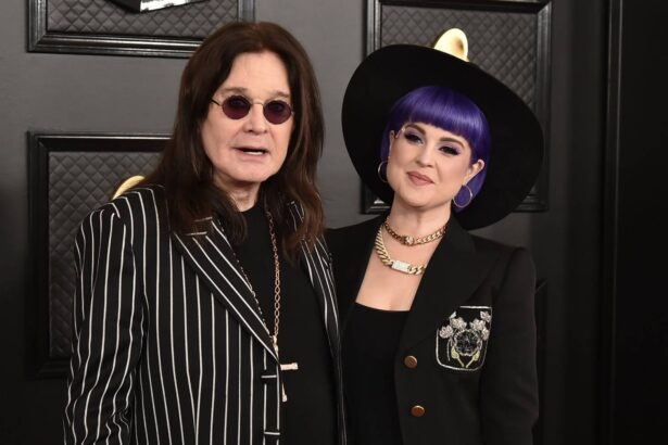 Ozzy e Kelly Osbourne. Crédito: David Crotty/Patrick McMullan via Getty Images.