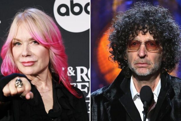 Nancy Wilson e Howard Stern. Crédito: Theo Wargo / Kevin Kane, Getty Images for RRHOF. Read More: Howard Stern in the Rock Hall? Nancy Wilson Wants It to Happen | https://ultimateclassicrock.com/howard-stern-rock-hall-nancy-wilson/?utm_source=tsmclip&utm_medium=referral