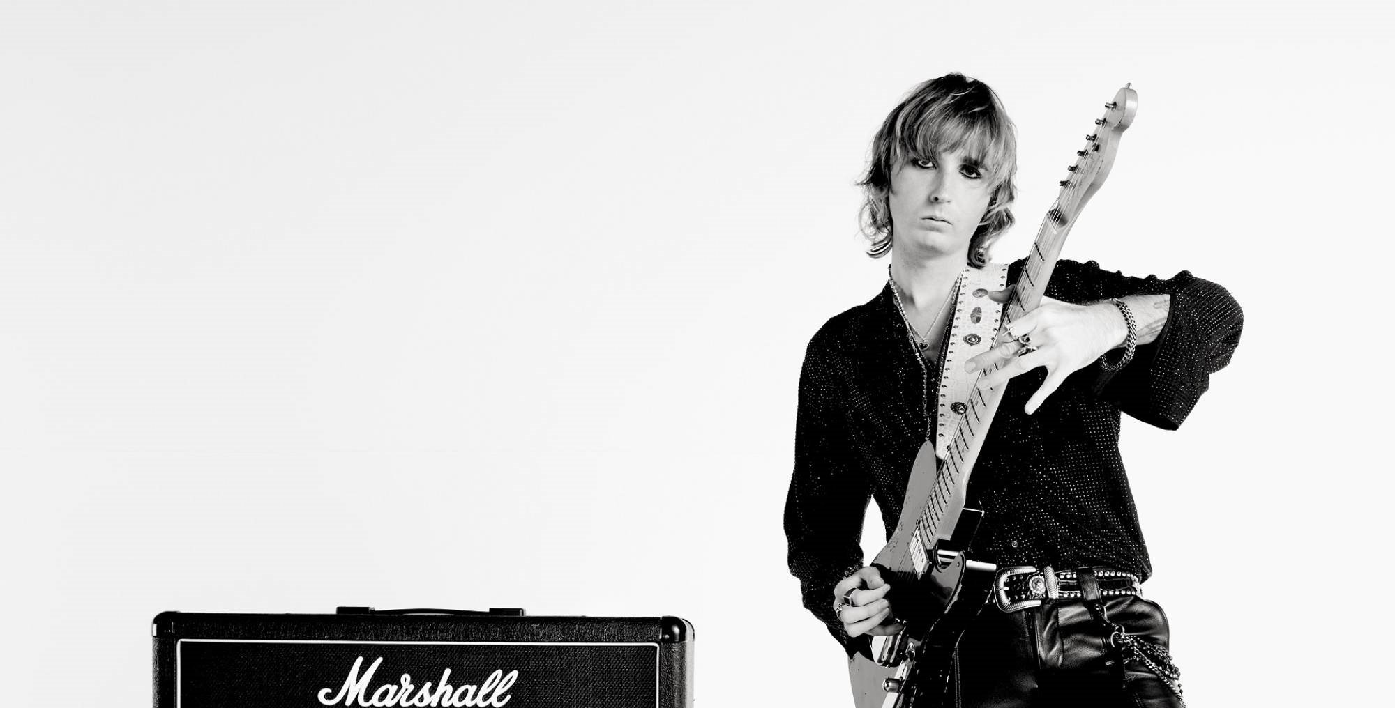 Thomas Raggi lança ‘Masquerade’ com astros do rock