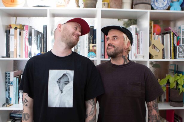 Joe Talbot do IDLES e o artista Penfold. Crédito: Tom Ham.