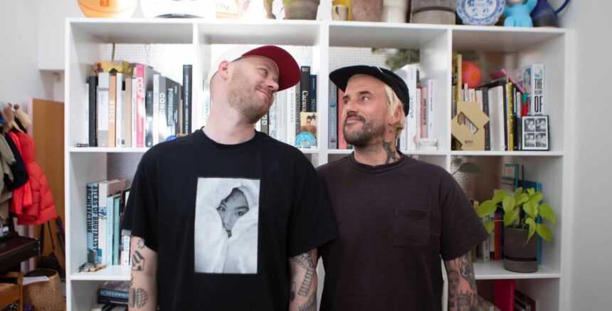 Joe Talbot do IDLES e o artista Penfold. Crédito: Tom Ham.