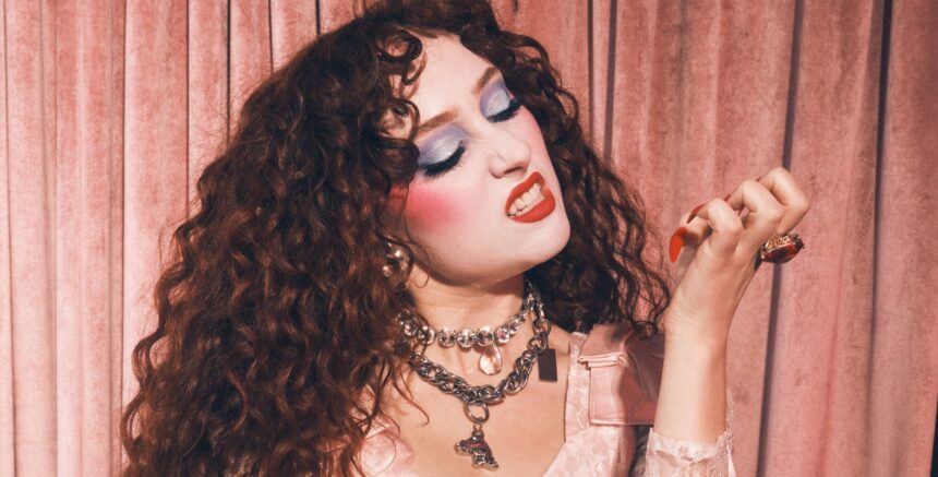 Chappell Roan. Crédito: Kristen Jan Wong/NME.