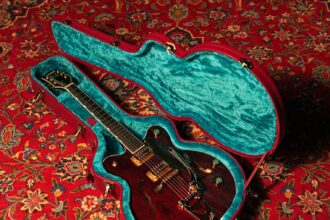 Edição limitada Abbey Road RS201 Studiomatic da Gretsch. Crédito: Divulgação.