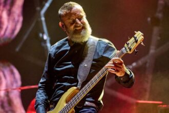 Justin Chancellor do Tools. Crédito: Joel Barrios.