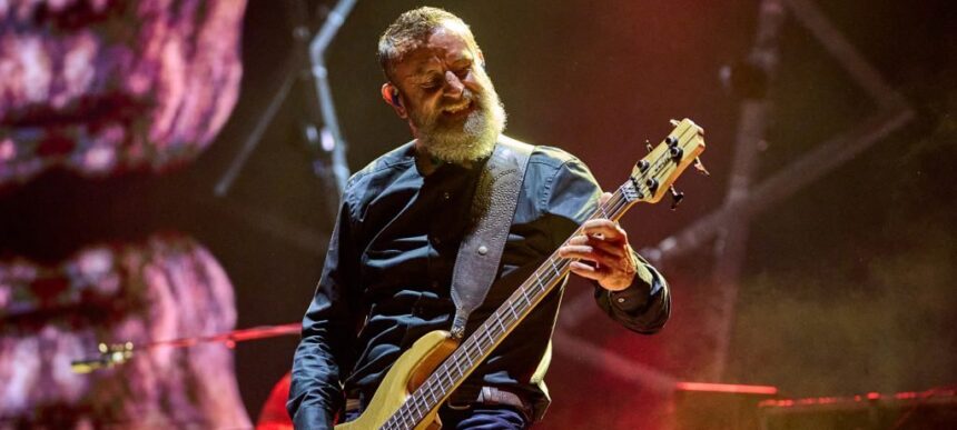 Justin Chancellor do Tools. Crédito: Joel Barrios.