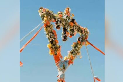 Capa do álbum "Flowers" do The Devil Wears Prada.